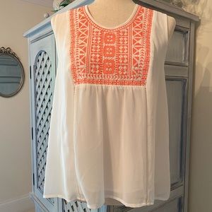 Sleeveless light weight top